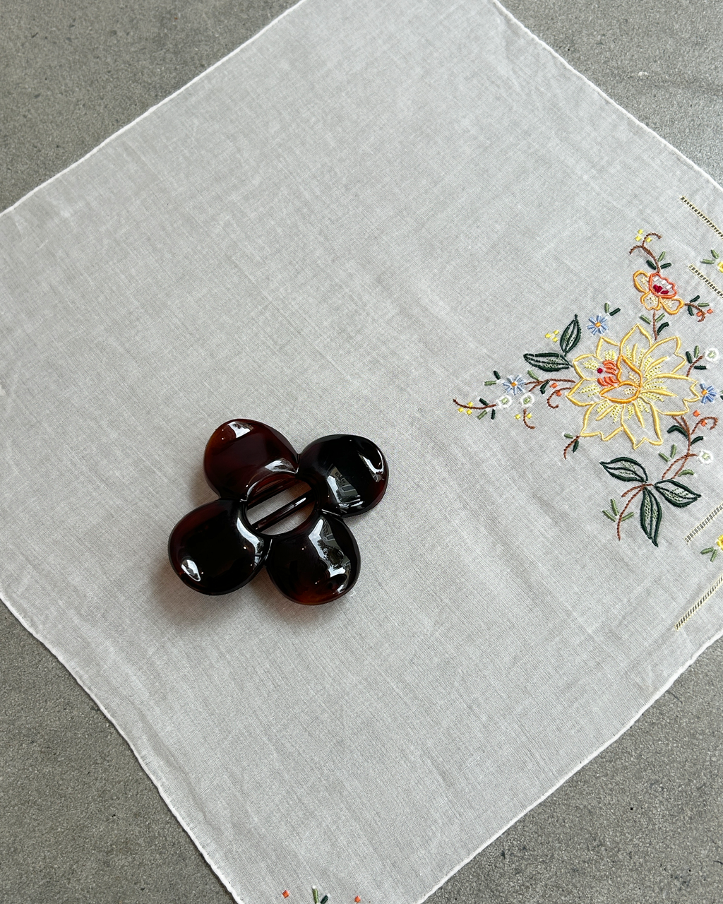 **PRE-ORDER Petal hair clip