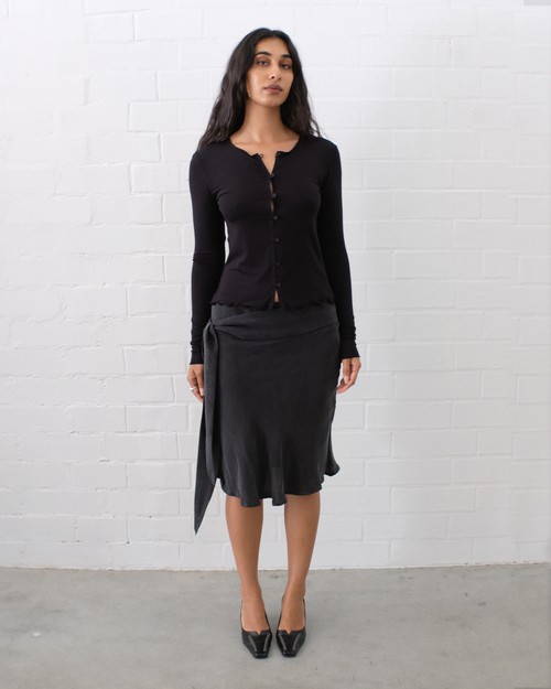 Button Top ~ Black